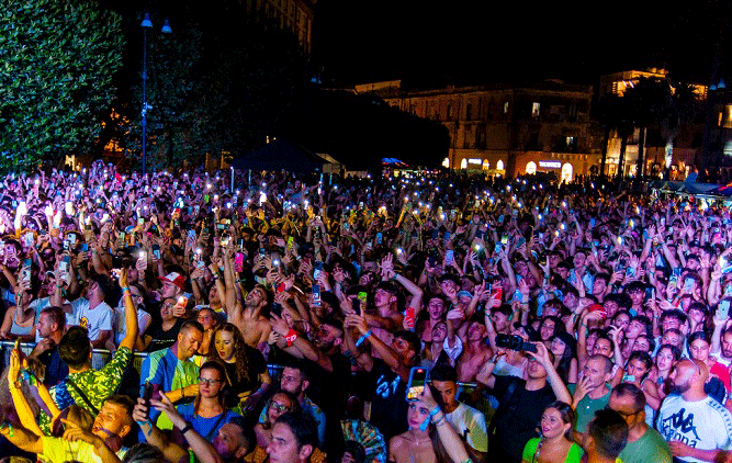 Tutti in piazza, Spettacolo musicale