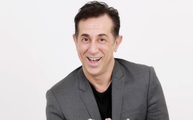Stasera ce la prendiamo comica di Manlio Dovì